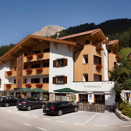 Hotel Christian Corvara In Badia Exterior photo