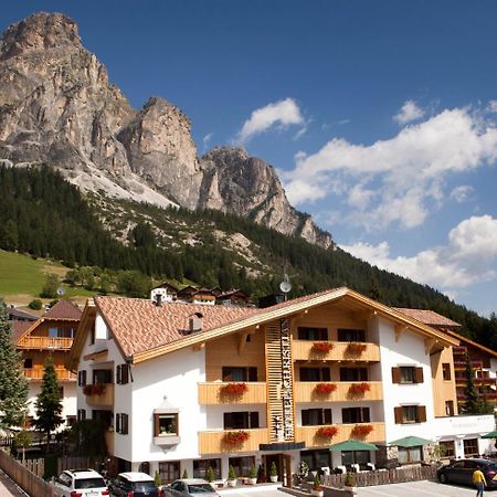 Hotel Christian Corvara In Badia Exterior photo