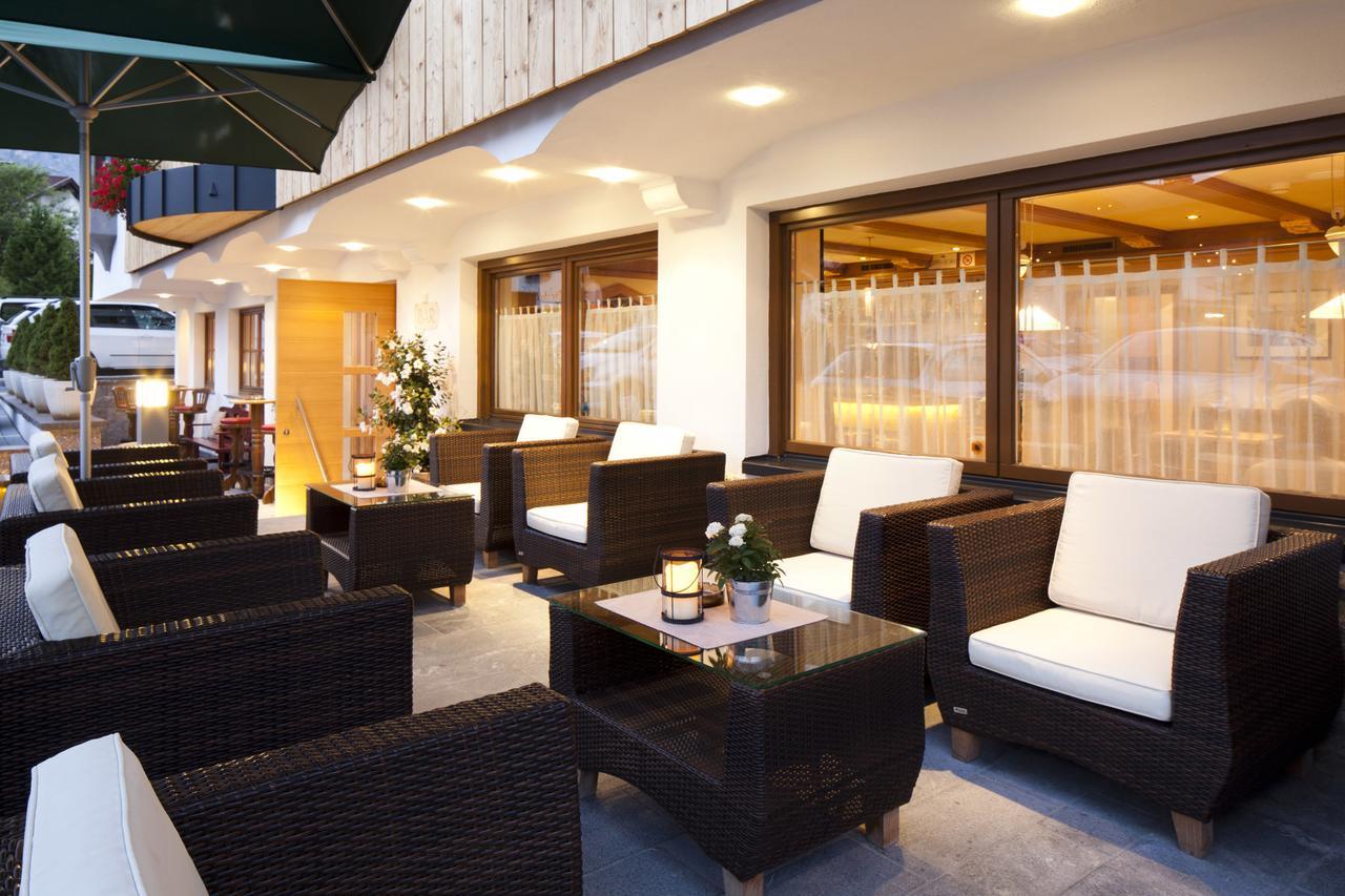 Hotel Christian Corvara In Badia Exterior photo