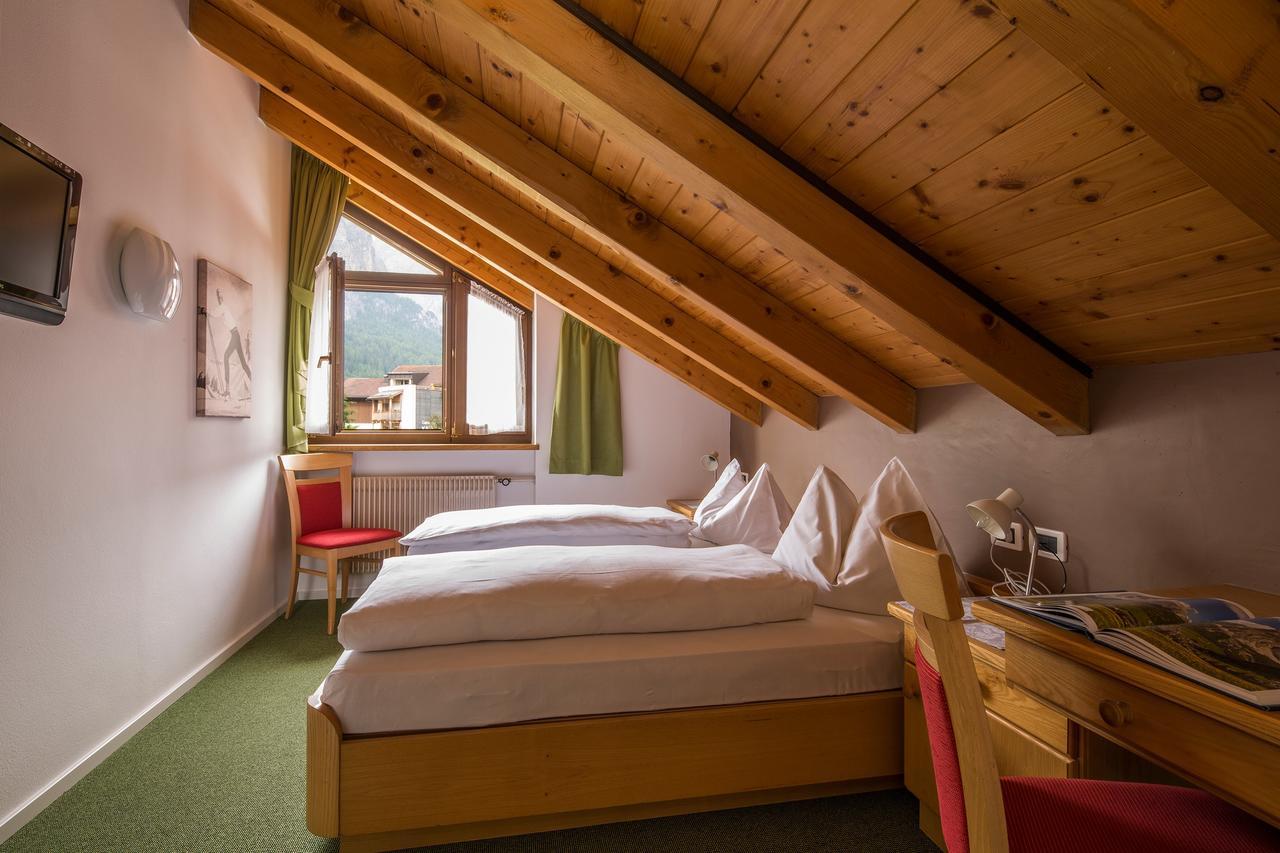 Hotel Christian Corvara In Badia Exterior photo