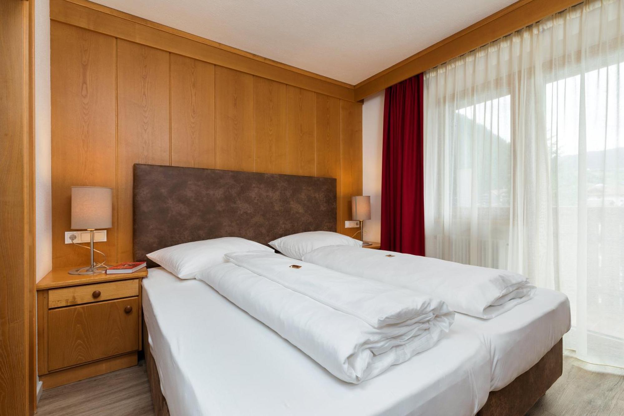 Hotel Christian Corvara In Badia Exterior photo