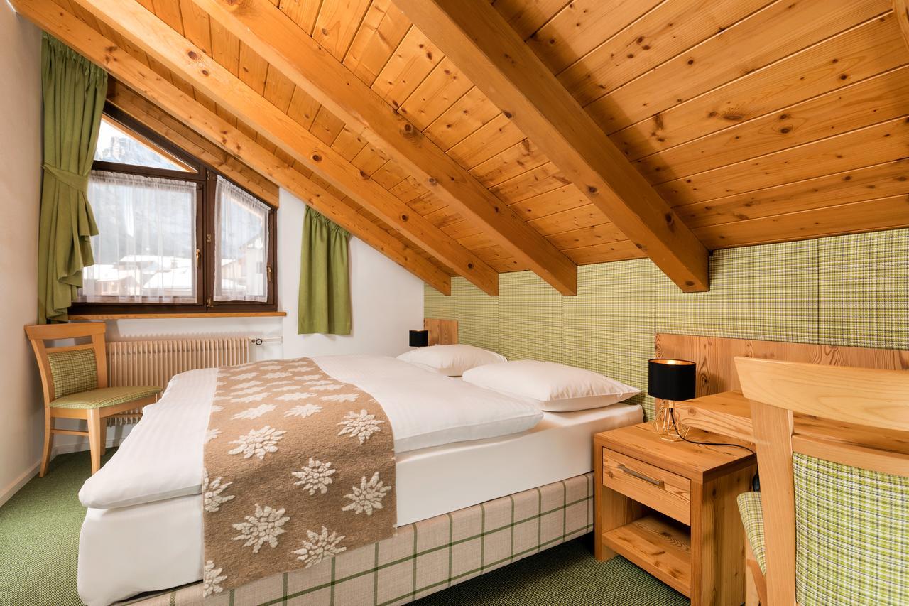 Hotel Christian Corvara In Badia Exterior photo
